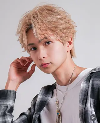 ショート カラー パーマ メンズ MEN'S HAIR SENSE BLUE 渋谷宇田川交番前店所属・🔥メンズ特化🔥 牧野圭吾のヘアスタイル