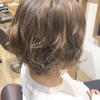ショート カラー パーマ 小森 樹奈のヘアスタイル