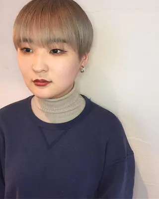 ショート カラー aW HAIRカンノ カナエのヘアスタイル