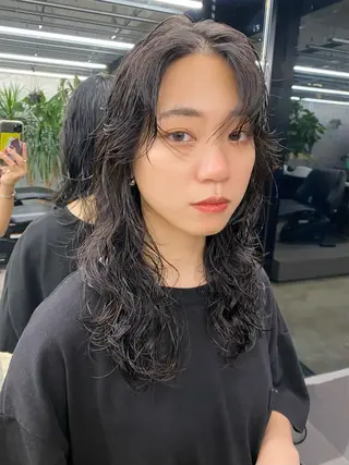 ミディアム カラー パーマ 似合わせカット レイヤーボブウルフのヘアスタイル