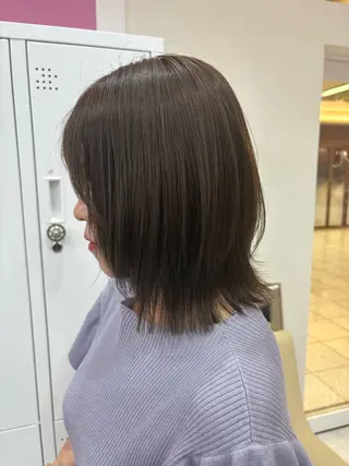 ミディアム カラー Hirona ベージュ/暖色カラーのヘアスタイル