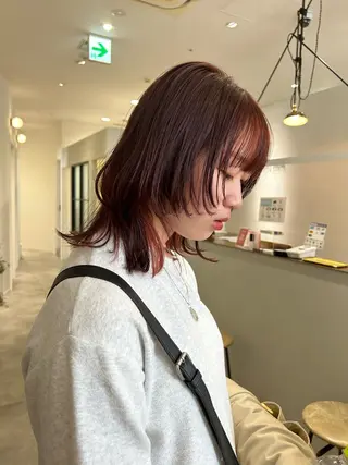 ミディアム オリーブベージュ/ ブリーチなし透明感のヘアスタイル