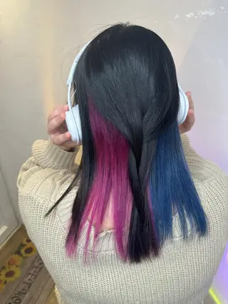 セミロング カラー パーマ ヘアアレンジ アイブロウ 推し活専用 【派手髪】飯野ゆかりのヘアスタイル