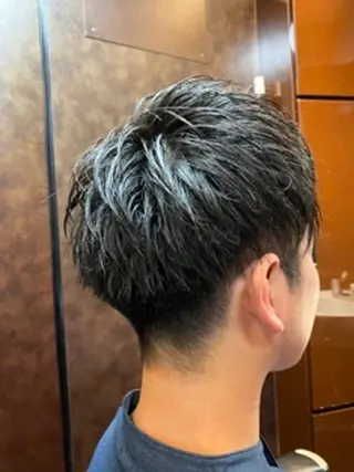 ミディアム 衞藤 諒一のヘアスタイル
