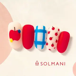 ネイル SOLMANI 予約担当のネイルデザイン