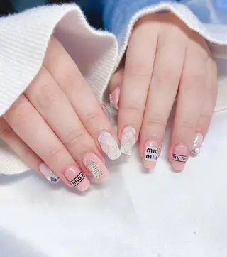 ネイル ちゅるんネイル🪄 耳ツボジュエリー🔗のネイルデザイン