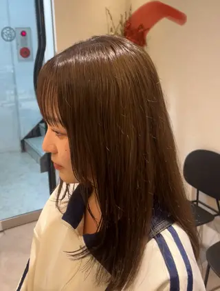 セミロング yiye aoyama所属・表参道yiye うららのヘアスタイル