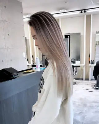 ロング カラー ULu. 岡山駅店 髪質改善トリートメント＆ハイトーンカラー所属・ULu岡山駅店 SUZUKAのヘアスタイル