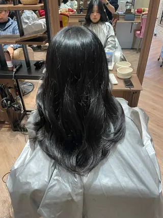 ロング シモカワ マシロのヘアスタイル