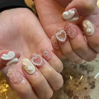 ミディアム ネイル H🌺 NAILのネイルデザイン