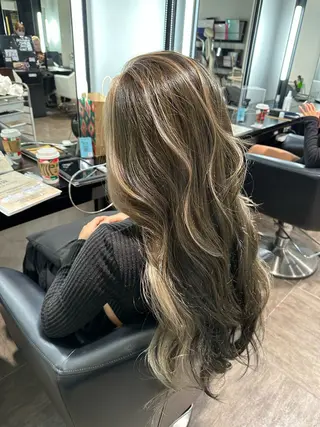 ロング レイヤー/ハイトーン ROKUのヘアスタイル