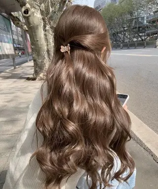 ロング IVE所属・渋谷/透け感カラー 髪質改善🫧Annaのヘアスタイル