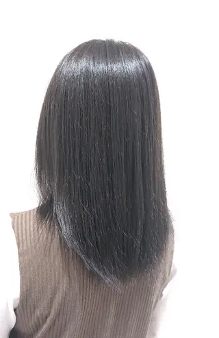 セミロング カラー 宮本 秀人のヘアスタイル