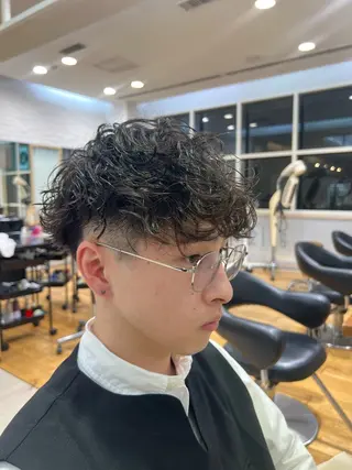 ショート メンズパーマ 岩成健志郎のヘアスタイル