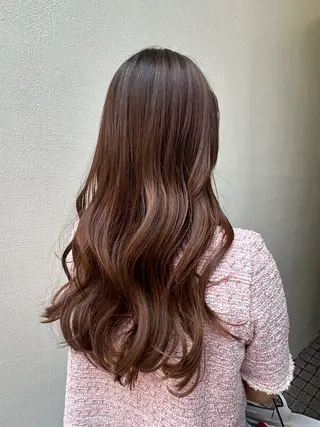 ロング aoi / 透明感カラーのヘアスタイル