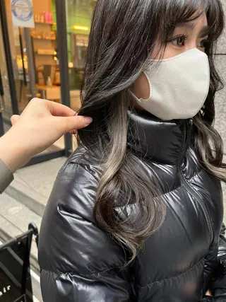 ロング カラー ノイシキ サキのヘアスタイル