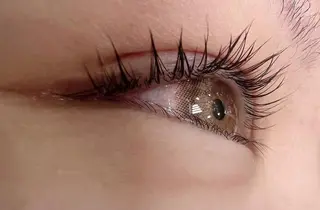 マツエク・マツパ 横山 千春のヘアスタイル