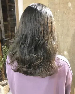 ミディアム カラー uru"所属・uru" すずきさゆりのヘアスタイル