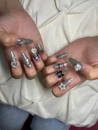 ネイル nail.salon .Reversalのネイルデザイン