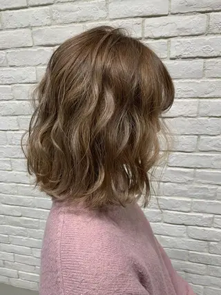ミディアム 大木 華のヘアスタイル