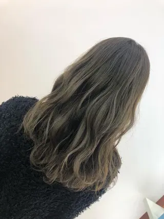 ミディアム カラー 茅ヶ崎/ハイライト/ ハイトーン/関口実華のヘアスタイル