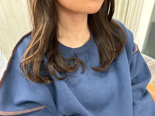 セミロング カラー おおた きょうかのヘアスタイル