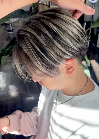 ショート カラー メンズ Mika XELVEのヘアスタイル