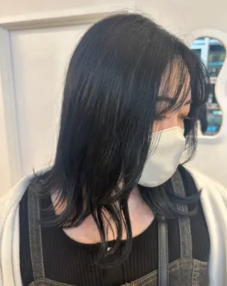 セミロング オノ アイラのヘアスタイル