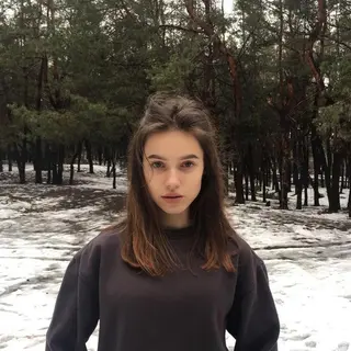 セミロング OKA AKIHOのヘアスタイル