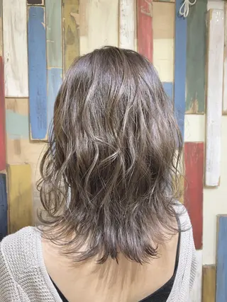 カラー 嶋村夏実🌼レイヤー 🌸白髪ぼかしのヘアスタイル