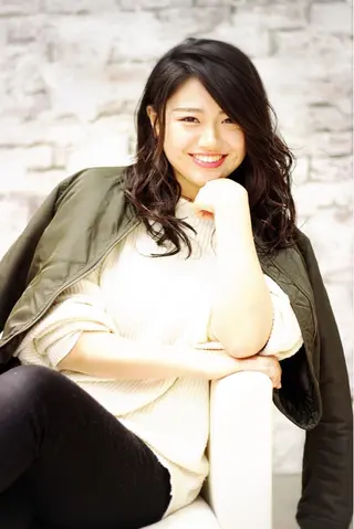 セミロング パーマ ヘアアレンジ 品田 真里のヘアスタイル