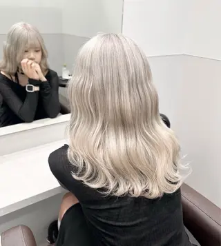 セミロング カラー salowin原宿iori所属・💋ハイトーンデザイ ンヘア💋A'nyuのヘアスタイル