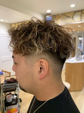 ショート 渋谷ハイトーン/ デザインカラー阿部のヘアスタイル