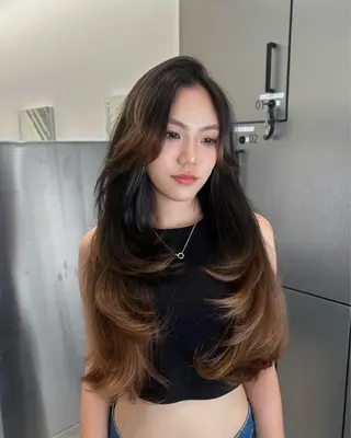 ロング 大人レイヤー/艶髪 🇺🇸TOMONAのヘアスタイル