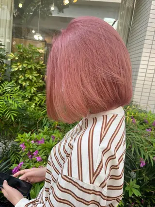 ミディアム カラー モモカ/ハイトーン /バレイヤージュのヘアスタイル