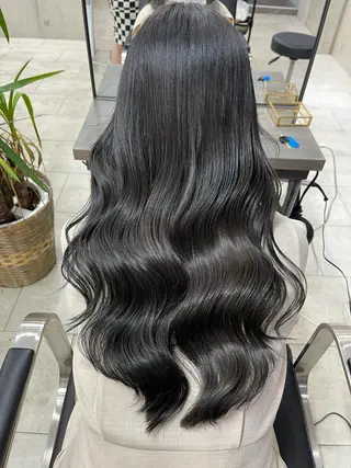 ロング カラー Kvell&Co.所属・ハイトーン カラーのヘアスタイル