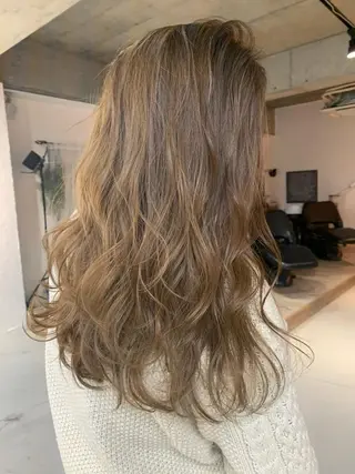 ロング カラー momo 岡崎のヘアスタイル