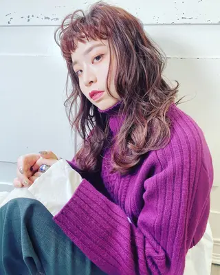 セミロング カラー ヘアアレンジ AMNESIA所属・やまなか りょうすけのヘアスタイル