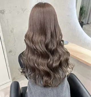 カラー よしもと ひなのヘアスタイル