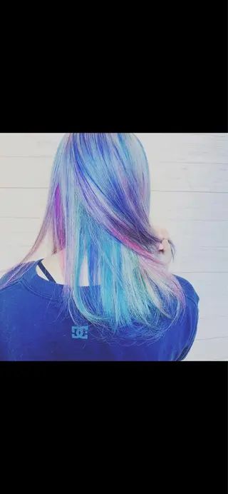 カラー I. NARUSEのヘアスタイル