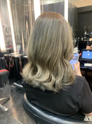 ミディアム カラー 艶髪/白髪ぼかし ヘッドスパ/大野結菜のヘアスタイル