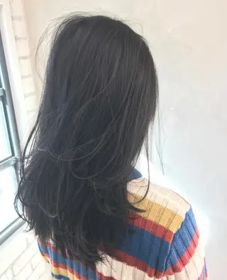 セミロング TOMOYAレイヤー ブリーチ縮毛矯正のヘアスタイル