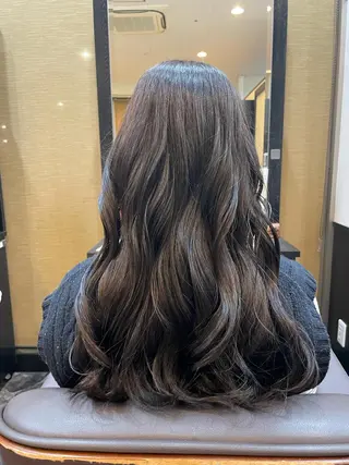カラー 岸田 怜奈のヘアスタイル