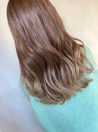 セミロング カラー ハイライトが 得意なニキです😊のヘアスタイル