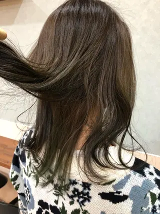 ミディアム カラー 大野 まゆのヘアスタイル