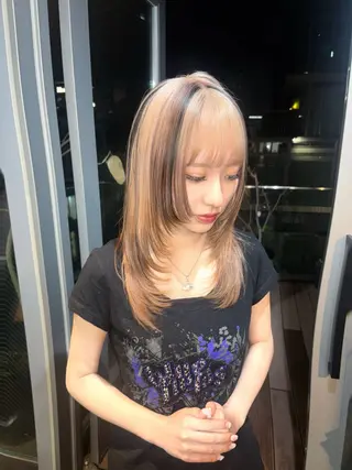 セミロング カラー ミリ/原宿/ハイ トーンカラー💫のヘアスタイル