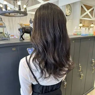 ロング カラー 細沼 葵のヘアスタイル