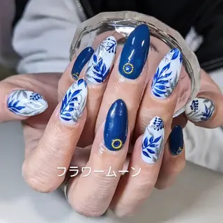 ネイル フラワー ムーンのネイルデザイン