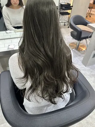 ロング カラー 艶髪レイヤー顔周り グレージュ添田晃基のヘアスタイル