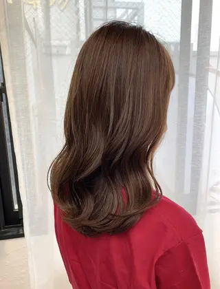 セミロング カラー momo 岡崎のヘアスタイル